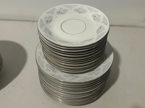 Fine China Small Plate Set of 24 (Willoughby)